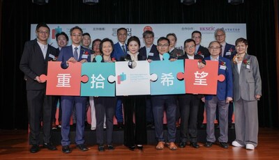 香港痛楚管理(危疾)關懷基金 「重拾希望」:危疾痛楚全額資助計劃發佈會圓滿舉行。嘉賓以拼圖拼出「重拾希望」字樣,祝願病患不再被痛楚折磨,可以開展人生新一頁。 香港痛楚管理(危疾)關懷基金 「重拾希望」:危疾痛楚全額資助計劃發佈會圓滿舉行。嘉賓以拼圖拼出「重拾希望」字樣,祝願病患不再被痛楚折磨,可以開展人生新一頁。