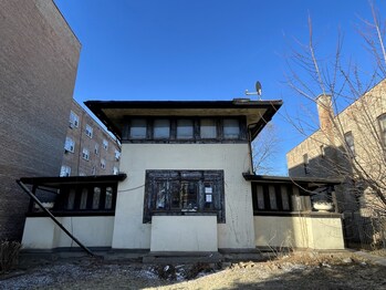 Photo of the exterior of the Walser House, designed by Frank Lloyd Wright, photo by John H. Waters, AIA