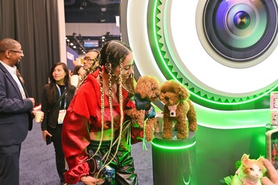 PetPogo: PetPhone & PetCam (PRNewsfoto/uCloudlink Group Inc.)