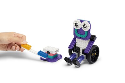 Each LEGO® Education Computer Science & AI kit includes a scope and sequence with 30 inquiry-based, curriculum-aligned lessons that can integrate seamlessly into existing programs or provide standalone computer science and AI curriculum coverage.