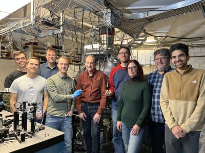 Group (from left to right): Benjamin Poupart-Raiche (student, INRS), Joël Maltais (technician, INRS), François Fillion-Gourdeau (IPL and INRS, theorist), Simon Vallières (research associate, INRS), Steve Maclean (IPL and INRS), Sylvain Fourmaux (research associate, INRS), Heide Ibrahim (director of ALLS, INRS), François Légaré (director of the EMT Research Centre, INRS), Elias Catrix (student, INRS). (CNW Group/Institut National de la recherche scientifique (INRS)) Group (from left to right): Benjamin Poupart-Raiche (student, INRS), Joël Maltais (technician, INRS), François Fillion-Gourdeau (IPL and INRS, theorist), Simon Vallières (research associate, INRS), Steve Maclean (IPL and INRS), Sylvain Fourmaux (research associate, INRS), Heide Ibrahim (director of ALLS, INRS), François Légaré (director of the EMT Research Centre, INRS), Elias Catrix (student, INRS). (CNW Group/Institut National de la recherche scientifique (INRS))