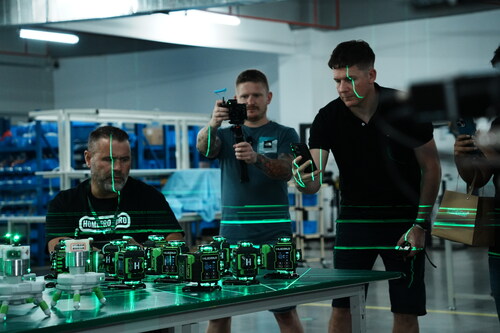 Huepar uses Automated Precision Verification to ensure sub-millimeter consistency. Global partners are pictured here witnessing the rigorous stability testing that underpins the brand's 5-year warranty.