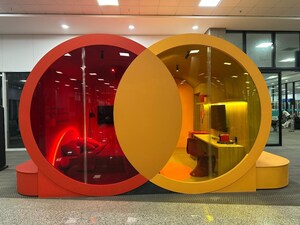 Mastercard surpreende viajantes com cápsula de descanso em experiência Priceless no Aeroporto do Galeão