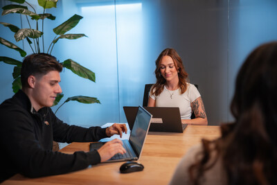 Les équipes de Société immobilière Bélanger collaborent à des projets technologiques visant à simplifier la location d’appartements et les services aux locataires à Québec et Lévis. (Groupe CNW/Société immobilière Bélanger)