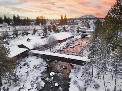 Benchmark Resorts & Hotels is simplifying winter travel through a new partnership with Kit Lender, offering guests seamless access to premium outdoor apparel at select properties, including Riverhouse Lodge in Bend, Oregon.