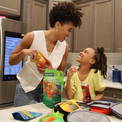 Sharing a feel-good snack moment, a mother and daughter enjoy Crispy Fruit™ together as part of a relaxed New Year reset. The Crispy Fruit™ Trial Pack makes it easy for families to try new flavors, build habits that actually stick, and enjoy simple moments that feel good from the very first bite.