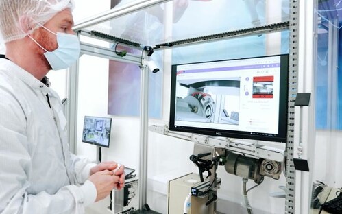 A technician operates Catalyx's new OpenLine LineClearance Assistant™ 3.0, digitally monitoring and verifying line clearance procedures in real-time