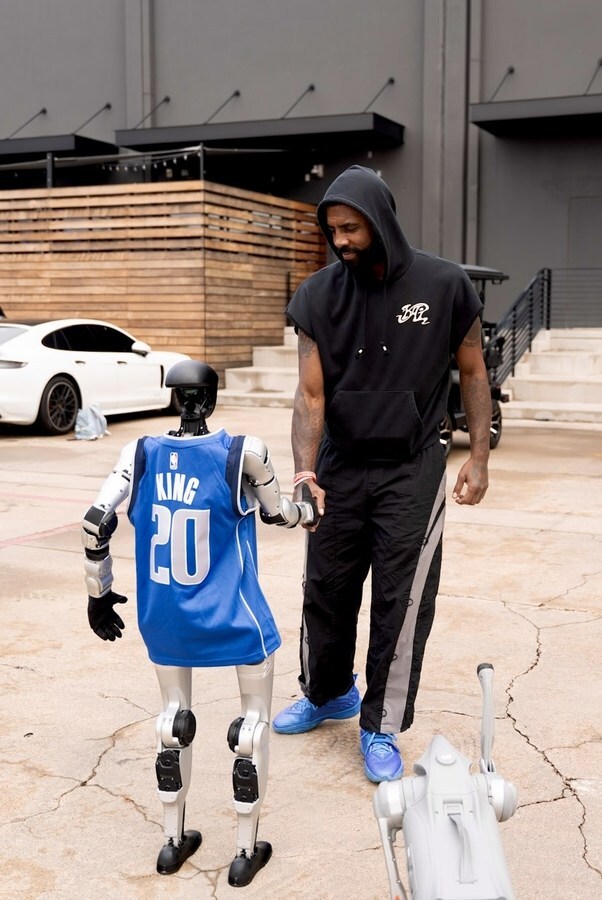 Golabs G1 Humanoid Robot Scores a Viral Moment with the Dallas Mavericks