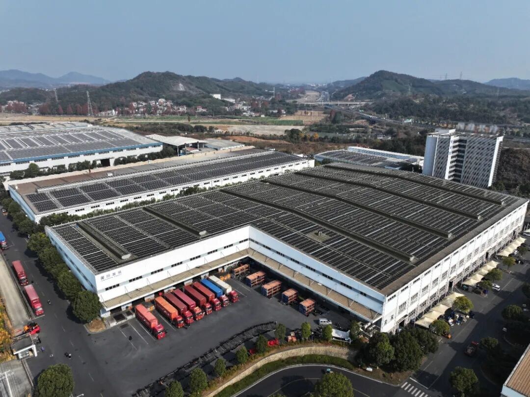 Los módulos ligeros de DMEGC Solar completan un proyecto de 4,3 MW en azoteas