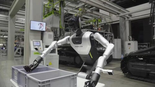 Zoomlion's humanoid robot performs sorting tasks on the factory floor Zoomlion's humanoid robot performs sorting tasks on the factory floor