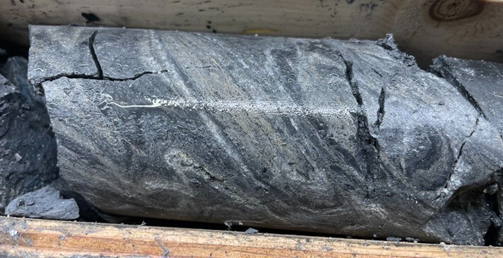Photo 2: Grey Facies mineralization in TS25-003 laminated sphalerite and barite at 1,208.7 m (CNW Group/Fireweed Metals Corp.) Photo 2: Grey Facies mineralization in TS25-003 laminated sphalerite and barite at 1,208.7 m (CNW Group/Fireweed Metals Corp.)