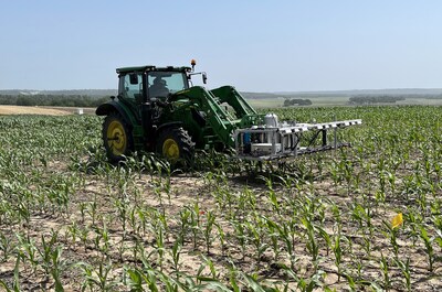 Field trials conducted in Kansas and Illinois show that smart sprayers equipped with artificial intelligence technologies can help to reduce foliar herbicide use and costs.