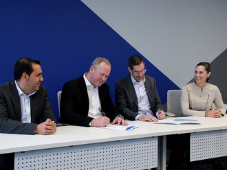 Left to right: Victor Martinez (Executive vice president ATM at Indra), Greg Pile (Managing director at Micro Nav), David Sheppard (VP &amp; Chief Technology and Information Officer at NAV CANADA) and Amanda Sarginson (VP &amp; Chief Legal Officer and Corporate Secretary at NAV CANADA). (Groupe CNW/NAV CANADA)