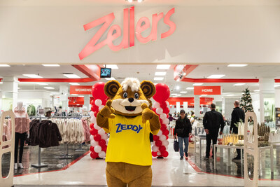 Zeddy Mascot at the Londonderry Zellers Store (CNW Group/Zellers)