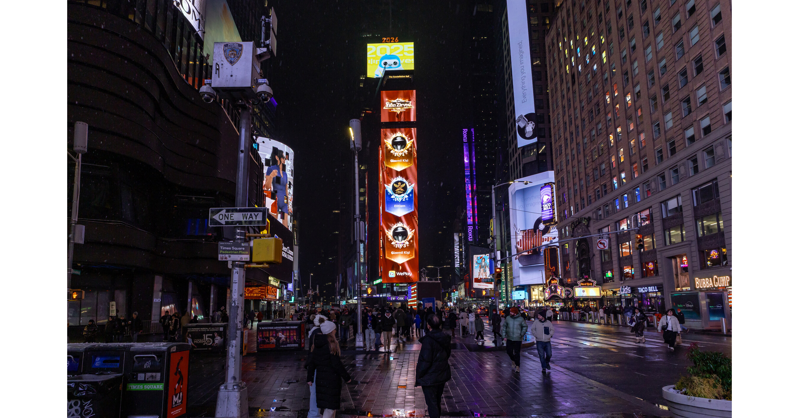 Gen&ccedil;lerin Sosyal Yaşamları Globalleştiğinde: WePlay, Times Meydanını Aydınlatıyor