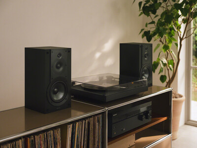 The PS-LX5BT elevates the vinyl journey with clear, warm analog sound. Seamlessly connect to Bluetooth headphones, soundbars, or speakers, or enjoy a traditional wired connection to component devices.1 Full-auto playback lets you start listening at the push of a button.