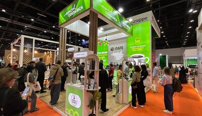 Visitors at the essential COSTA RICA booth.