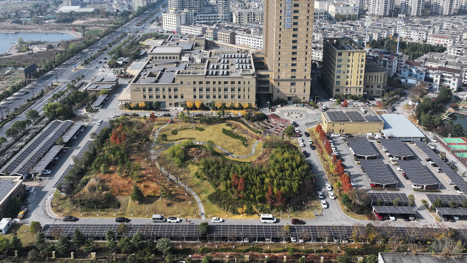 DMEGC Solar aide le plus grand hôpital local à passer à l'énergie solaire