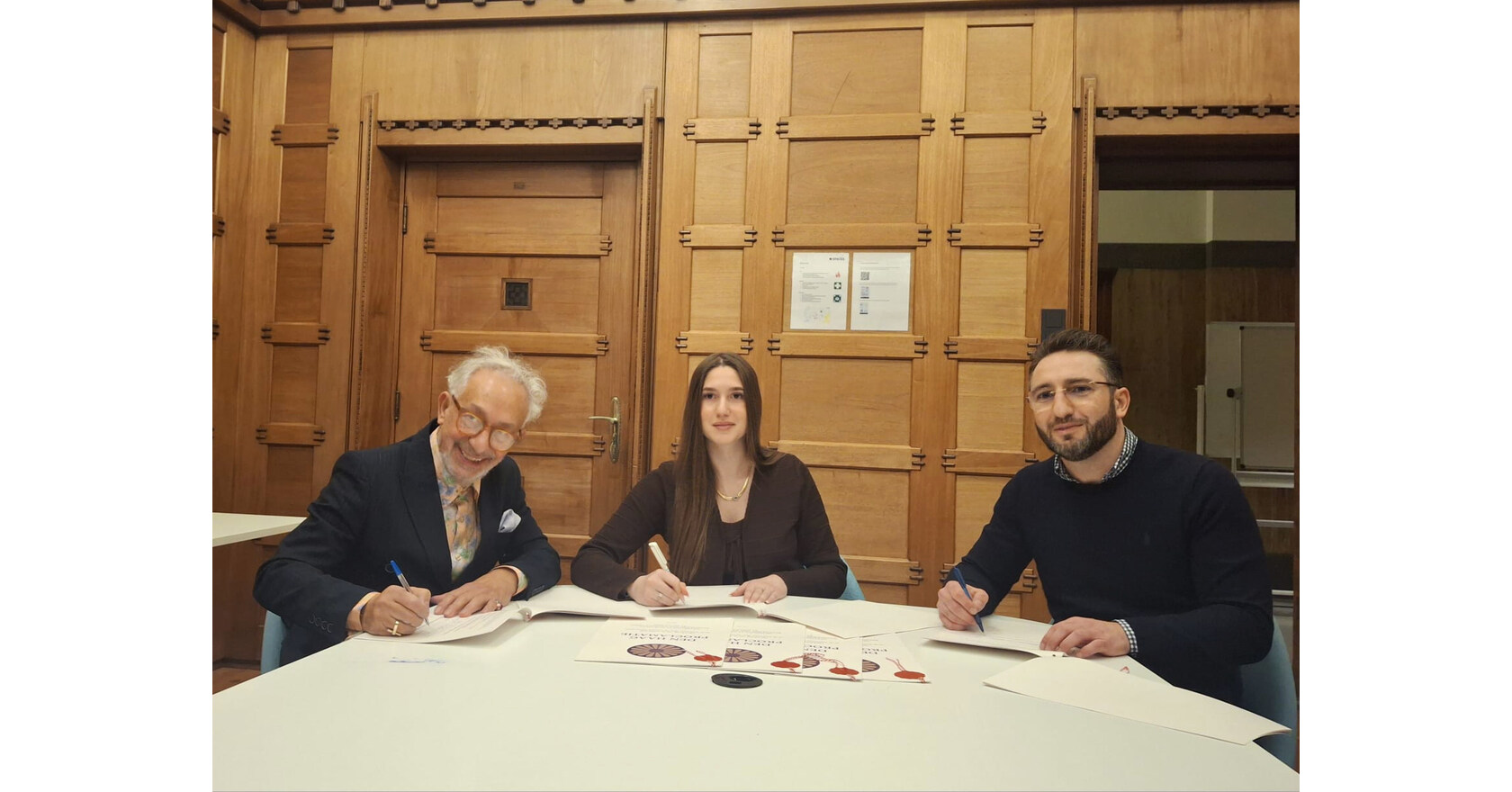 Se establece oficialmente la Embajada Roman&iacute; en La Haya para establecer relaciones diplom&aacute;ticas