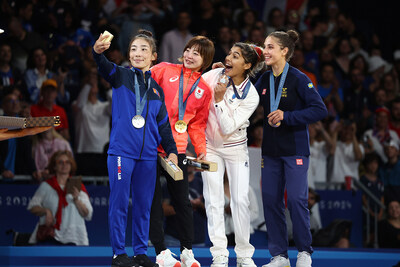 (From left) Silver medalist Baasankhuu Bavuudorj of Team Mongolia, gold medalist Natsumi Tsunoda of Team Japan and bronze medalists Shirine Boukli of Team France and Tara Babulfath of Team Sweden pose for their Victory Selfie after the women -48 kg judo competition. (Photo by Patrick Smith / Getty Images)