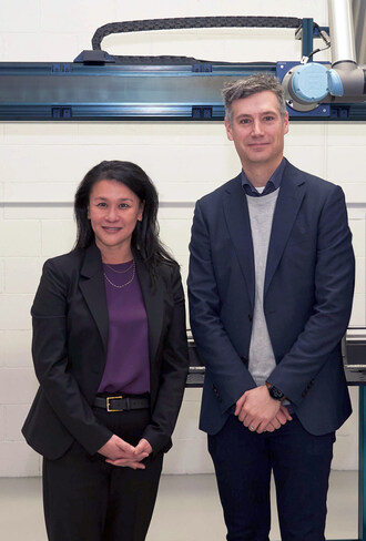 Madame Bicha Ngo, présidente-directrice générale d’Investissement Québec et Monsieur Etienne Lacroix, fondateur et chef de la direction de Vention. (Groupe CNW/Vention Inc.)