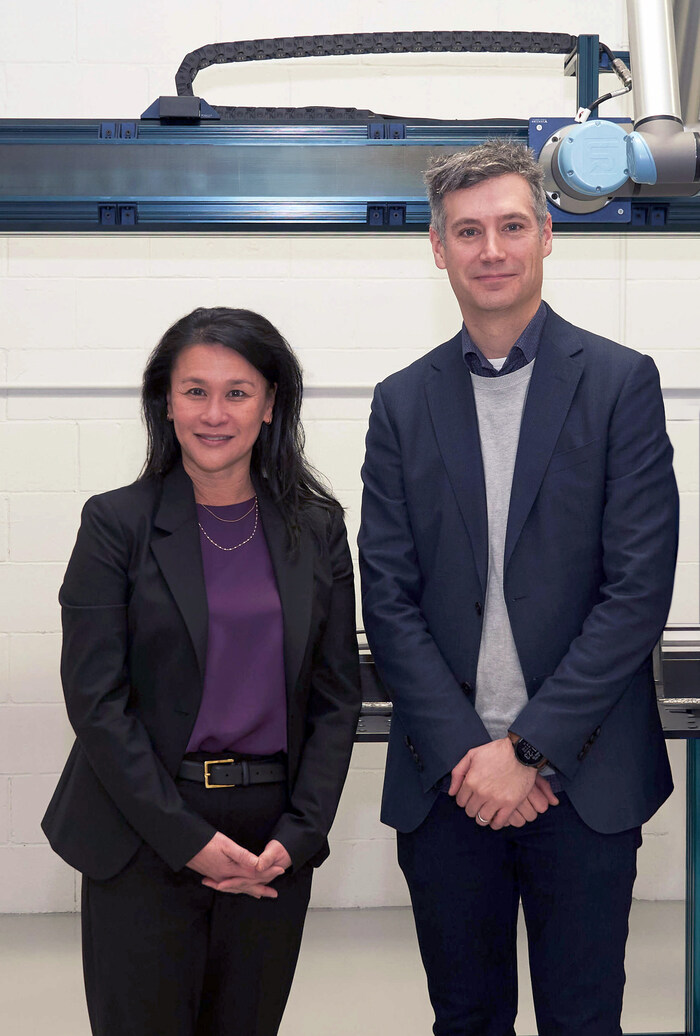 Madame Bicha Ngo, présidente-directrice générale d’Investissement Québec et Monsieur Etienne Lacroix, fondateur et chef de la direction de Vention. (Groupe CNW/Vention Inc.)