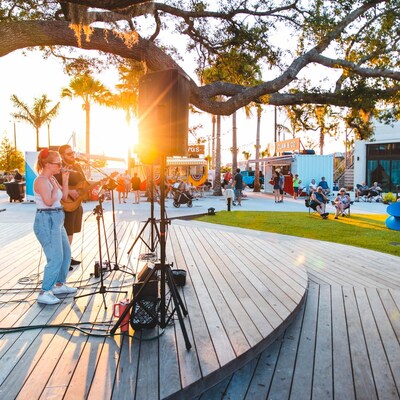 Downtown Wellen is a vibrant destination for dining, boutique retail, daily events and entertainment (CNW Group/Mattamy Homes Limited)