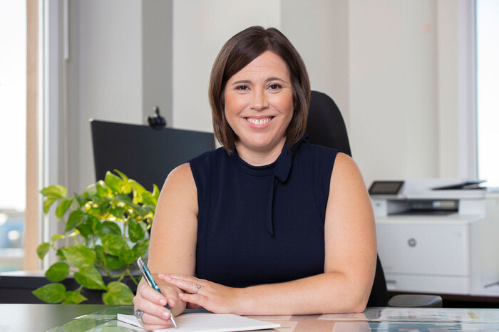 La présidente de l'Ordre des travailleurs sociaux et des thérapeutes conjugaux et familiaux du Québec, Valérie Fernandez, T.S. (Groupe CNW/Ordre des travailleurs sociaux et des thérapeutes conjugaux et familiaux du Québec)