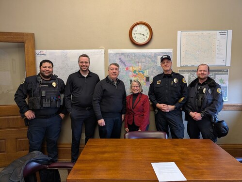 On January 27, 2026 during the President's visit to Clive, Congresswoman Miller-Meeks visits with the team of the Oskaloosa Police Department to discuss grant award.