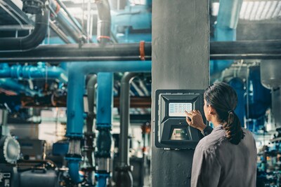 Providing 24/7 remote leak monitoring and data analytics, the MSA Chillgard® 5000 Refrigerant Leak Monitor is an aspirated automatic leak detection system capable of monitoring up to 16-zones for more than 60 different refrigerants and is capable of detecting leaks as low as 1 ppm across a wide variety of refrigeration applications.