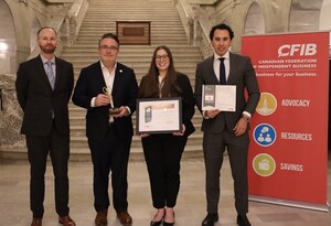 La FCEI décerne le Prix Ciseaux d'or au gouvernement de l'Alberta qui a mis en place un mécanisme d'accélération de l'approbation des permis