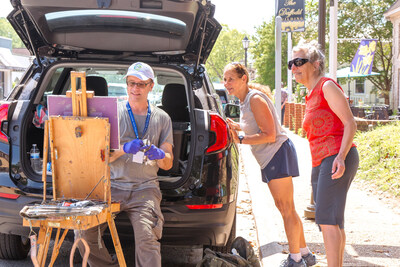 Plein Air Artist Kyle Buckland and captivated visitors during 2025 Paint Main Event on Main Street in Gloucester, VA