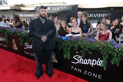 Teddy Swims makes his mark with Sharpie at his second GRAMMY Awards.