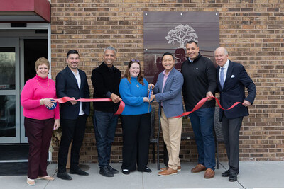 Left to Right: Planning and Zoning Commission Chair Virginia M. Harger, Managing Director Samuel Karamanis, Managing Director Pavel Abdur-Rahman, Incoming Tenant Anna Vilenski, Managing Director Jefferson Huang, Alderman Michael Duncan (Third Ward), and Chamber of Commerce President Bill Purcell. (CNW Group/The Shelton Grove)