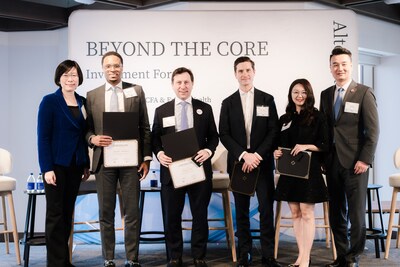 Panelists at the CCFA Alternative Investment Forum, Beyond the Core, joined by Emily Gu (far left), President of the Canadian-Chinese Finance Association (CCFA), and Nevin Xu (far right), CEO of Enoch Wealth. (CNW Group/Canadian-Chinese Finance Association)