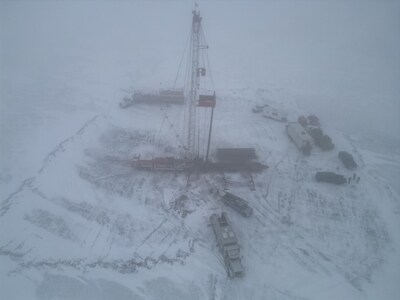 Figure 1 - Service Rig (CNW Group/EMP Metals Corp.)