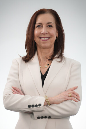 Chris Feuell, Chrysler Brand CEO and Head of Alfa Romeo North America, Receives What Drives Her Trailblazer Award at 2026 Chicago Auto Show