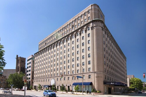 Webster Hall Apartments Near Pitt & CMU