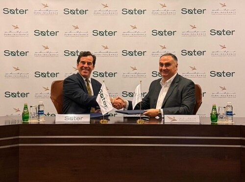 Henson Orser, CEO of Soter Insure (left), and Abdellatif Abuqurah, CEO of Dubai Insurance P.S.C. (right), finalize a strategic partnership in the UAE.