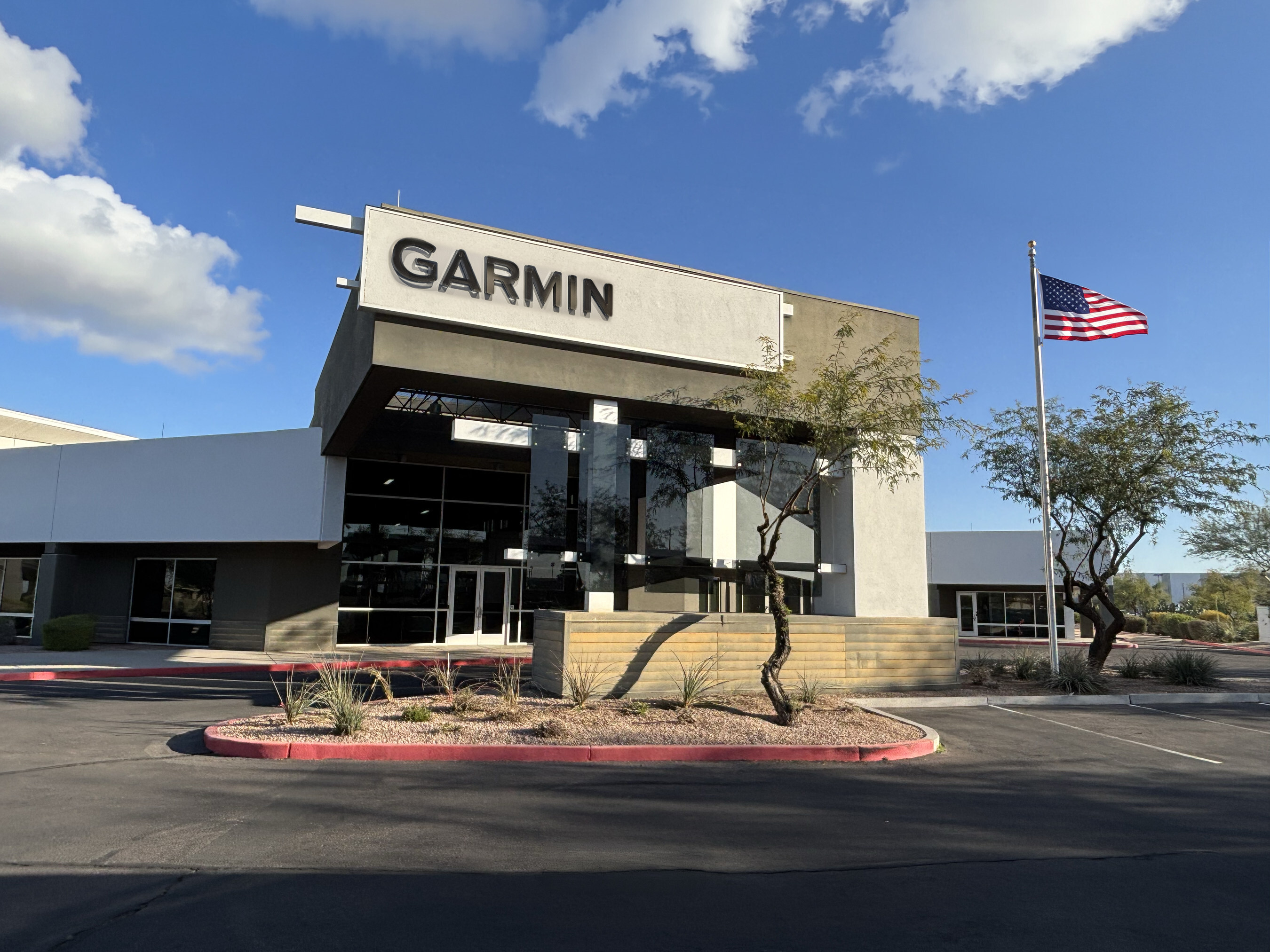 Garmin opens aviation facility at Mesa Gateway Airport