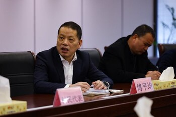 Fu Pingjun, Party secretary of Tengtou village, at a project negotiation meeting.