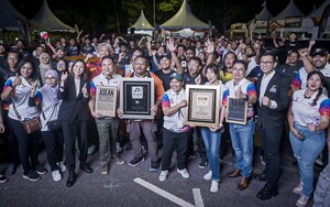 Membuat Terobosan dalam Pengecatan Mobil: Samurai Paint Tuntaskan Penyemprotan Bodi Mobil dengan Cat Aerosol dalam Skala Terbesar di Asia