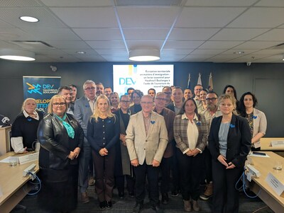 Representatives from the economic and political sectors, as well as business leaders from Vaudreuil-Soulanges who spoke at the press conference, joined by mayors and members of the business community in support of the requests put forward by Développement Vaudreuil-Soulanges. (CNW Group/Développement Vaudreuil-Soulanges)