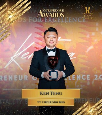 Mr. Ken Teng, Director of Southeast Asia for YY Group, receiving the Hospitality Service Entrepreneur Award at the HAPA Awards for Excellence 2026.