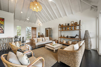 Saddle Hill View Villa, Living Room