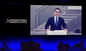 Lei Zhang Becomes First Private-Sector Leader to Receive Energy Institute President's Award