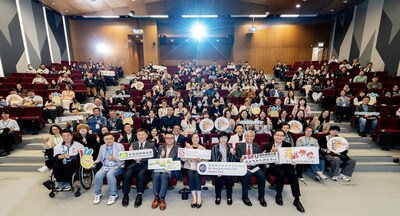 由香港遊樂場協會與聖方濟各大學兒童及青少年研究中心聯合主辦的「輟‧不停步」輟學生支援服務研討會暨「非常學堂」2026年度畢業典禮，日前假聖方濟各大學陳鮑雪瑩多媒體演講廳順利舉行。