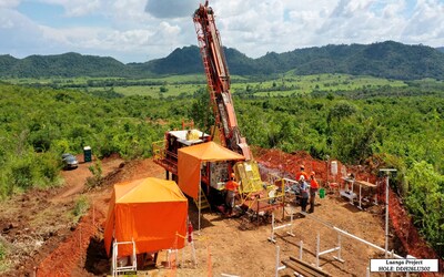 Picture 1: Drill Rig at Luanga Central Sector – Hole DDH26LU302 (CNW Group/Bravo Mining Corp.)