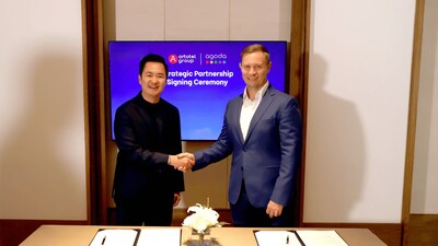 [L to R]: Erastus Radjimin, Founder and Chief Executive Officer of Artotel Group with Andrew Smith, Senior Vice President, Supply, Agoda