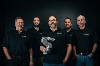 Direction de Mecademic (G à D) : Philippe Beaulieu, CEO; Eric Boutet, VP R&amp;D; Jonathan Coulombe, CTO; Philippe Jacome, COO; David Massé, CFO. (Groupe CNW/Mecademic Industrial Robotics)